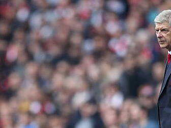 Arsene Wenger bats away talk o...